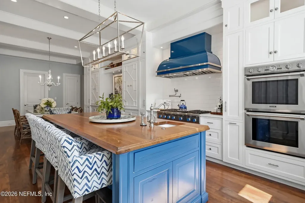 $8 Million Intracoastal Estate in Ponte Vedra Beach Debuts With Private Marina Access and Resort-Style Luxury Living 9 Luxury waterfront estate at 193 ADMIRALS Way S in Ponte Vedra Beach overlooking the Intracoastal Waterway with infinity-edge pool and private marina access