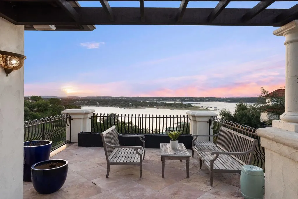 A Private Lake Travis Waterfront Estate in Austin Offered at $4.3 Million 10 203 Bella Riva Dr A Stunning Private Waterfront Retreat on Lake Travis 12