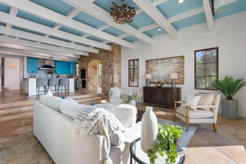 A Private Lake Travis Waterfront Estate in Austin Offered at $4.3 Million 22 203 Bella Riva Dr A Stunning Private Waterfront Retreat on Lake Travis 19