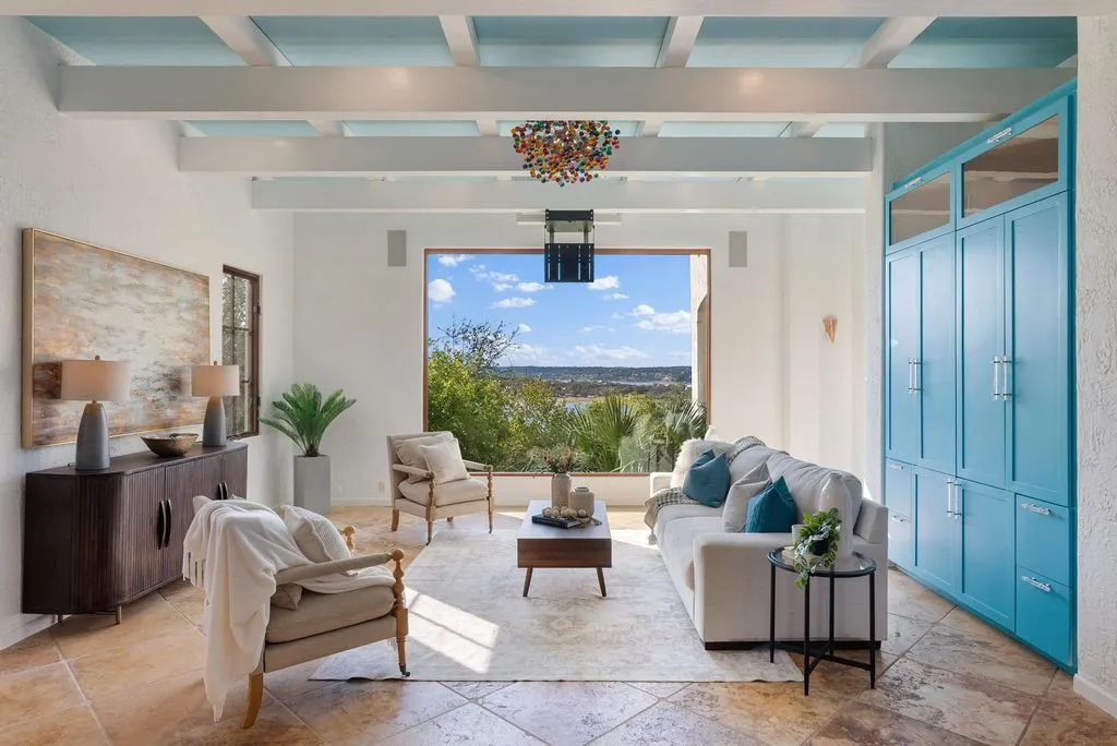 A Private Lake Travis Waterfront Estate in Austin Offered at $4.3 Million 7 203 Bella Riva Dr A Stunning Private Waterfront Retreat on Lake Travis 2