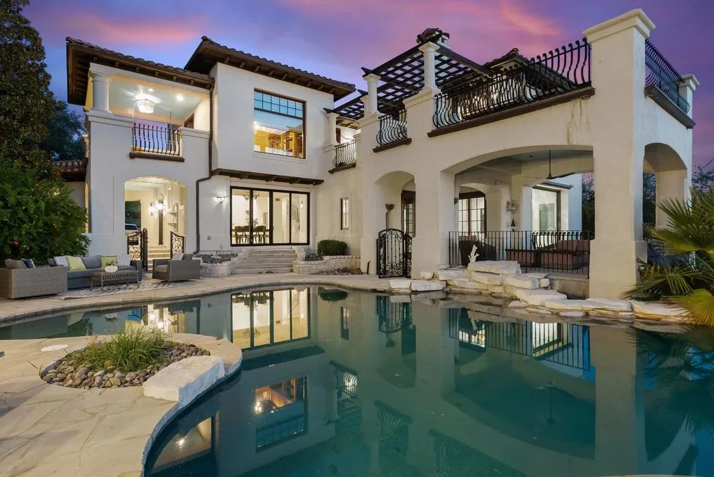 A Private Lake Travis Waterfront Estate in Austin Offered at $4.3 Million 13 203 Bella Riva Dr A Stunning Private Waterfront Retreat on Lake Travis 3