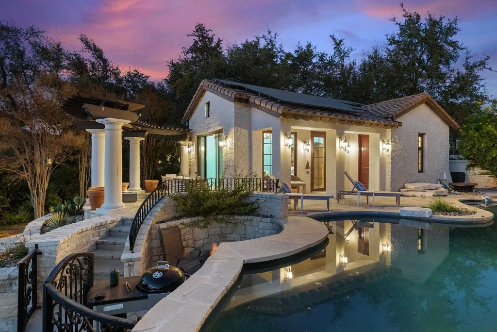 A Private Lake Travis Waterfront Estate in Austin Offered at $4.3 Million 14 203 Bella Riva Dr A Stunning Private Waterfront Retreat on Lake Travis 4