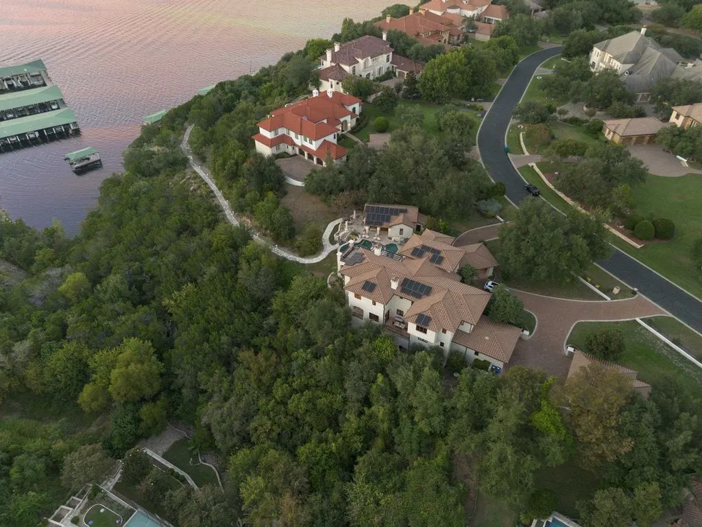 A Private Lake Travis Waterfront Estate in Austin Offered at $4.3 Million 16 203 Bella Riva Dr A Stunning Private Waterfront Retreat on Lake Travis 7