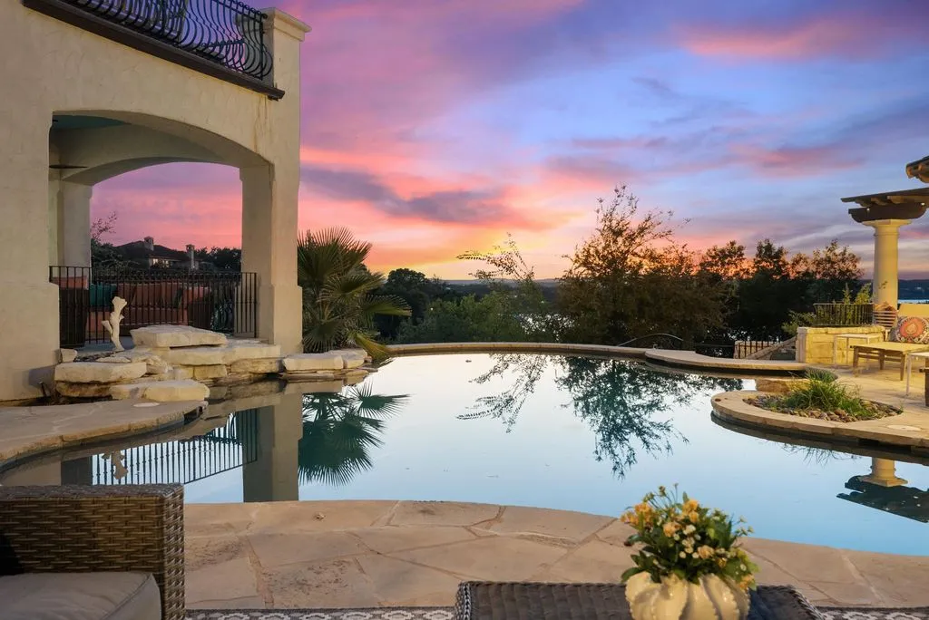 A Private Lake Travis Waterfront Estate in Austin Offered at $4.3 Million 17 203 Bella Riva Dr A Stunning Private Waterfront Retreat on Lake Travis 8
