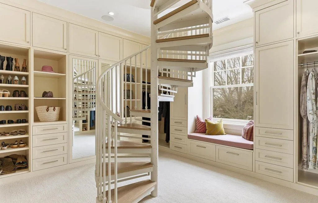 Villa Cheri: A Spectacular Waterfront Estate in New York Listed for $19.5 Million 18 217 Hommocks Road Villa Cheri a Spectacular Waterfront Estate 14