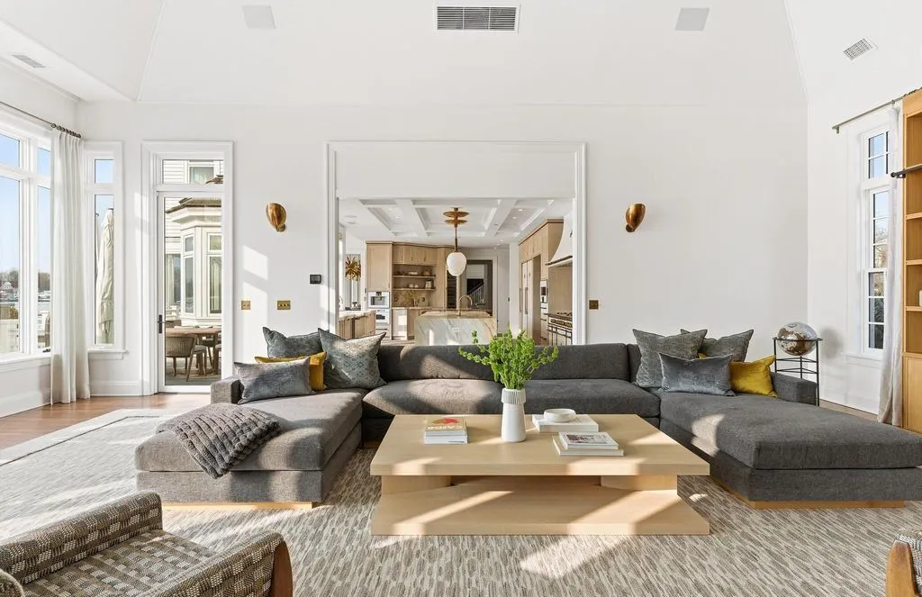 Villa Cheri: A Spectacular Waterfront Estate in New York Listed for $19.5 Million 8 217 Hommocks Road Villa Cheri a Spectacular Waterfront Estate 4