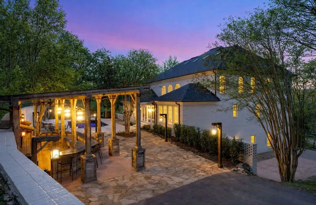 Breathtaking Tennessee Retreat Surrounded by Scenic Beauty Available for $10.15M 33 2183 S Berrys Chapel Rd Stunning Tennessee Estate 29