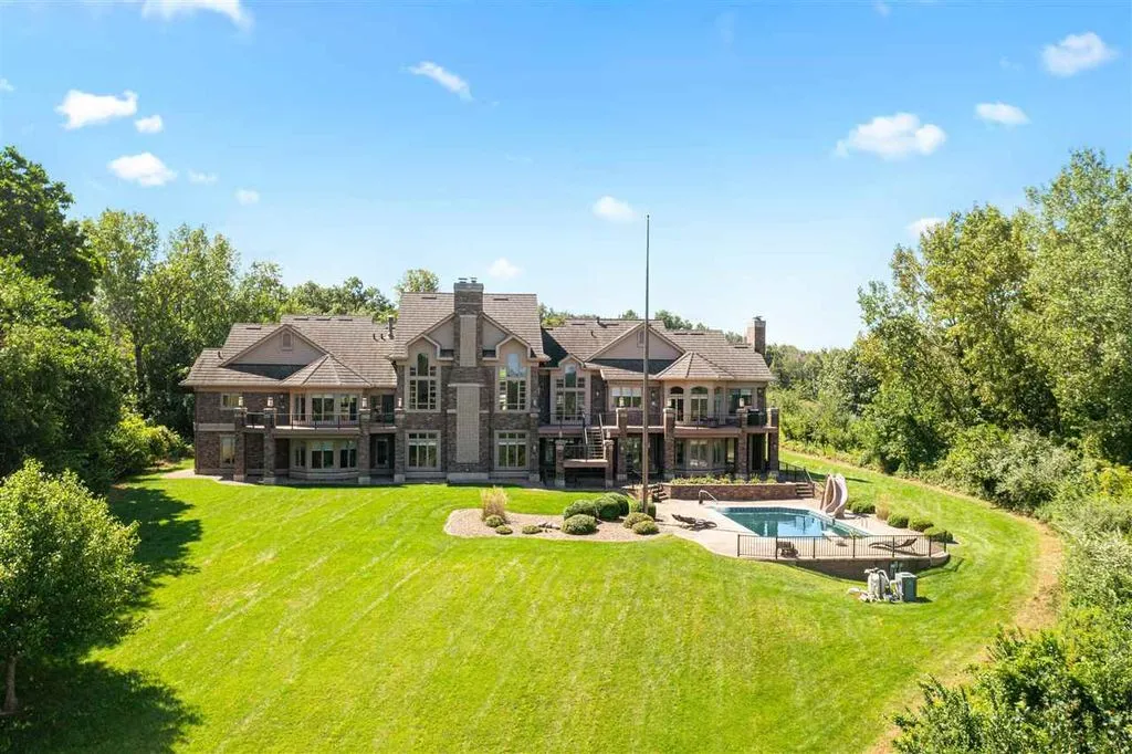 Spectacular 27-Acre Retreat Overlooking Coralville Lake Lists for $2.95 Million 5 2310 Lakeridge Pl NE Spectacular 27 Acre Retreat Overlooking Coralville Lake 1