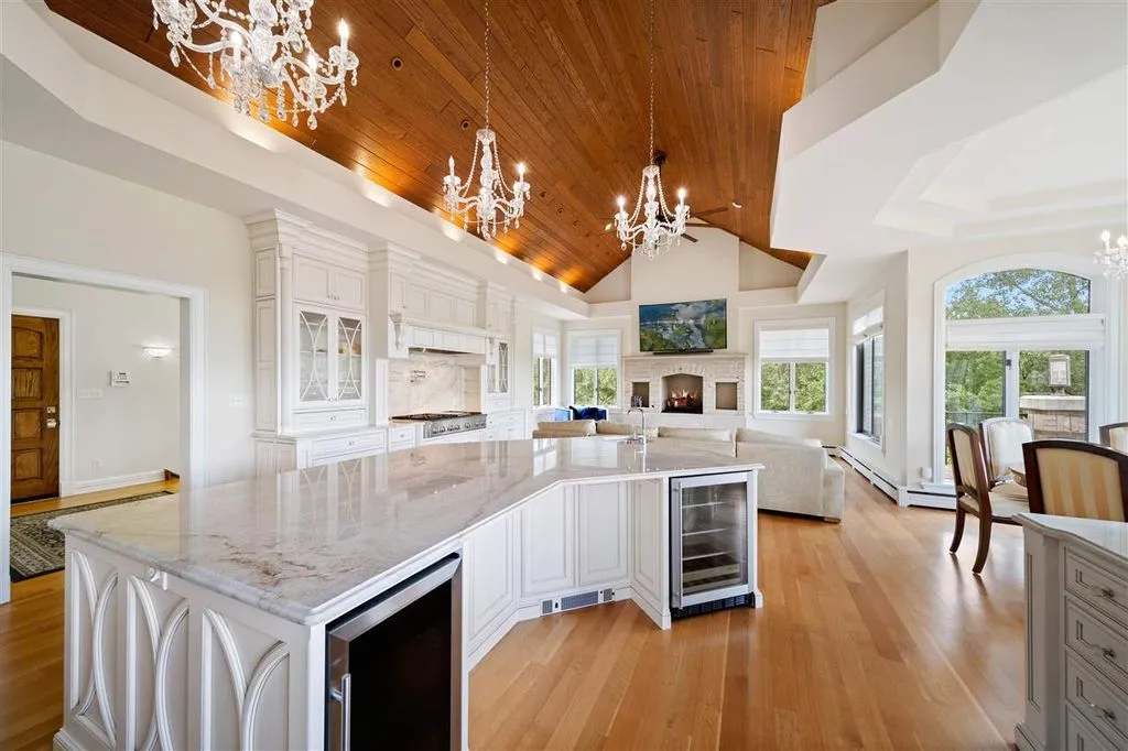 Spectacular 27-Acre Retreat Overlooking Coralville Lake Lists for $2.95 Million 14 2310 Lakeridge Pl NE Spectacular 27 Acre Retreat Overlooking Coralville Lake 15