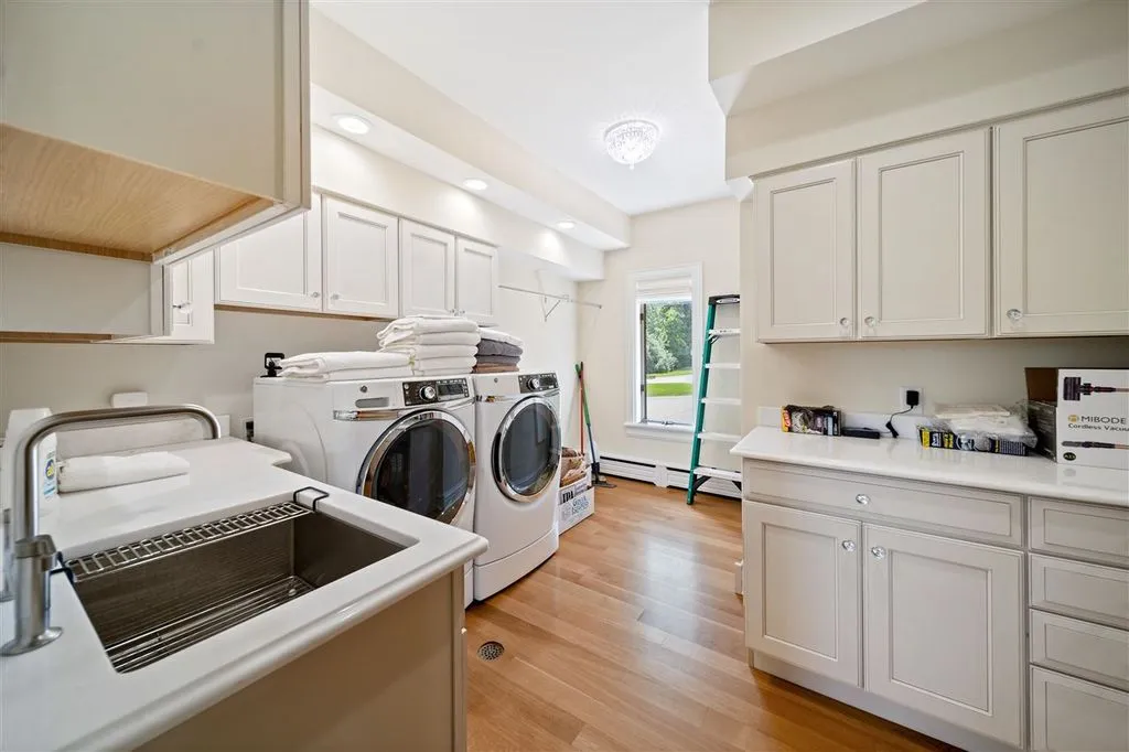 Spectacular 27-Acre Retreat Overlooking Coralville Lake Lists for $2.95 Million 19 2310 Lakeridge Pl NE Spectacular 27 Acre Retreat Overlooking Coralville Lake 20