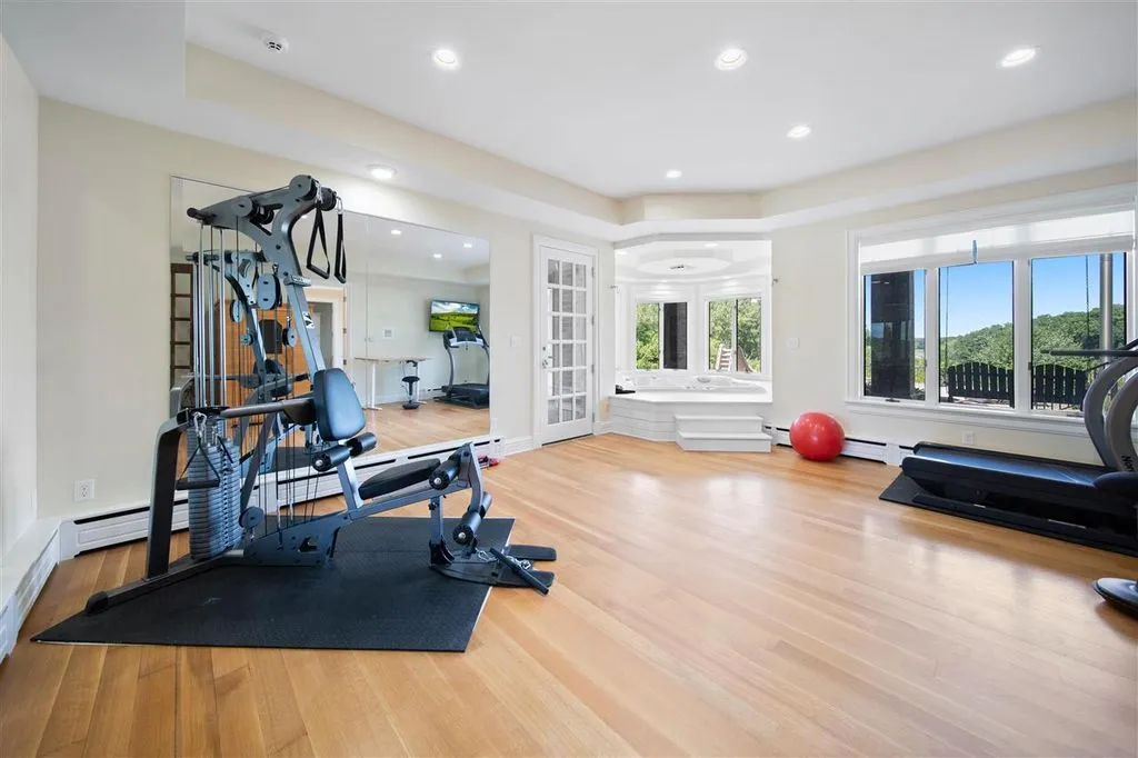 Spectacular 27-Acre Retreat Overlooking Coralville Lake Lists for $2.95 Million 34 2310 Lakeridge Pl NE Spectacular 27 Acre Retreat Overlooking Coralville Lake 31