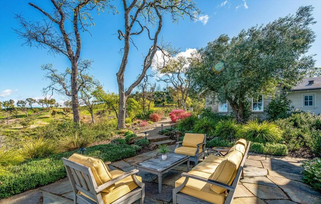 Experience Iconic Vineyard Living at The Clearview Estate, Priced at $8.5 Million 25 2843 Wright Ranch Lane A Stunning California Vineyard Estate 9