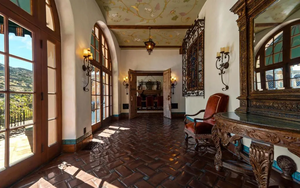 Ultra-Luxury Private Estate in California Priced at $78M 7 2940 Kuehner Dr Spectacular Estate Delivering Ultimate Privacy and Prestige 10