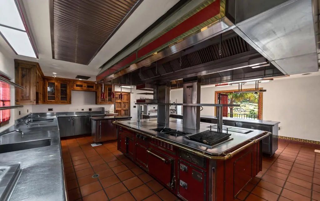 Ultra-Luxury Private Estate in California Priced at $78M 11 2940 Kuehner Dr Spectacular Estate Delivering Ultimate Privacy and Prestige 14