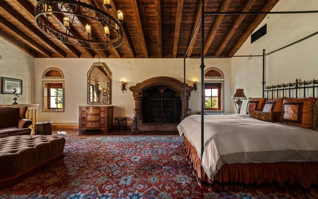 Ultra-Luxury Private Estate in California Priced at $78M 15 2940 Kuehner Dr Spectacular Estate Delivering Ultimate Privacy and Prestige 20