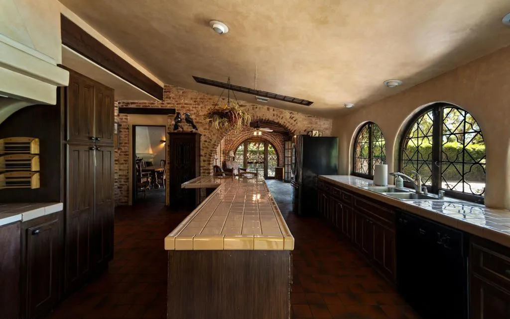 Ultra-Luxury Private Estate in California Priced at $78M 17 2940 Kuehner Dr Spectacular Estate Delivering Ultimate Privacy and Prestige 21