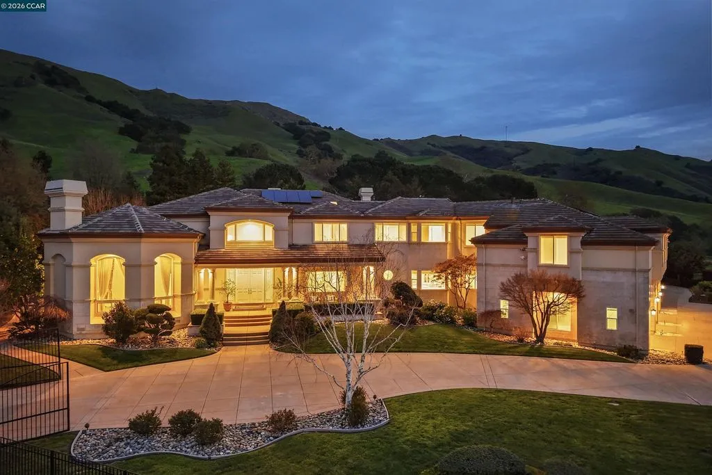 Mediterranean Hilltop Estate with Sweeping Bay Views in California Lists for $8.7 Million 6 2981 Grapevine Ter Showcases a Spectacular Mediterranean Estate 22