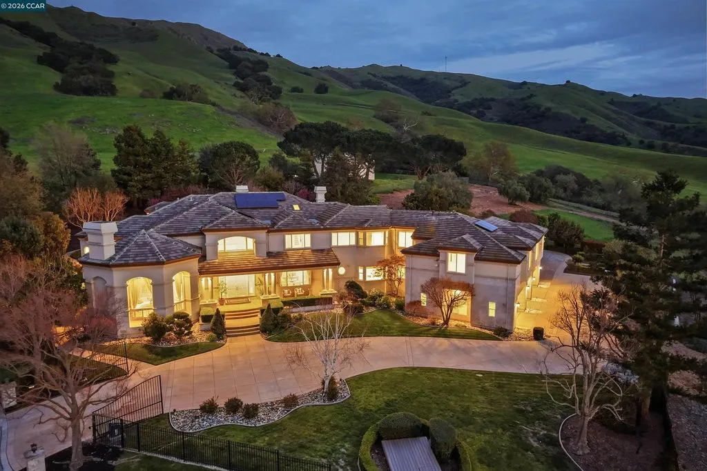 Mediterranean Hilltop Estate with Sweeping Bay Views in California Lists for $8.7 Million 5 2981 Grapevine Ter Showcases a Spectacular Mediterranean Estate 23