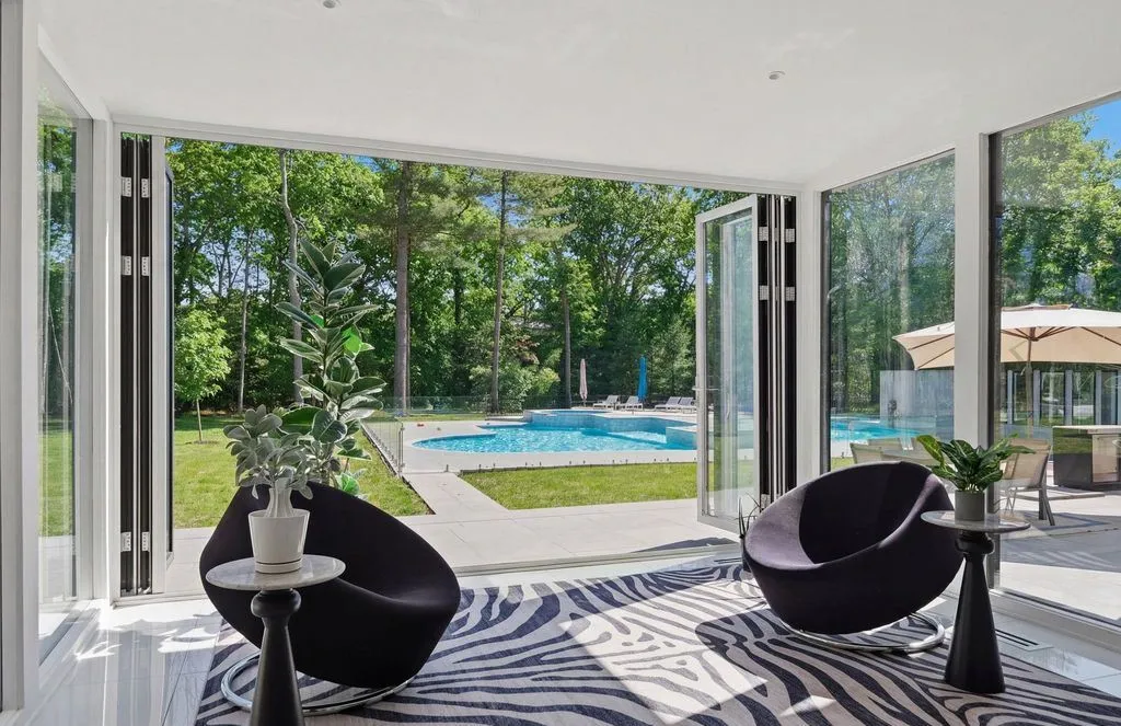Stunning Ultra-Modern Estate by Gary Gallagher Hits the Market in New York for $10.75M 13 31 Chestnut Hill Drive Spectacular Ultra Modern Estate 10