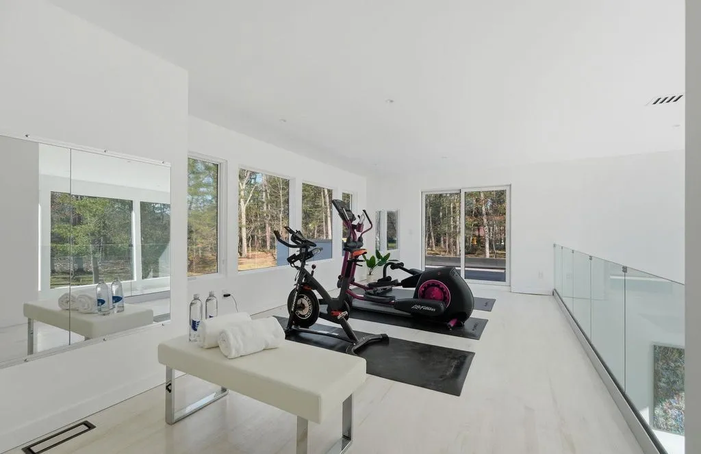 Stunning Ultra-Modern Estate by Gary Gallagher Hits the Market in New York for $10.75M 25 31 Chestnut Hill Drive Spectacular Ultra Modern Estate 16