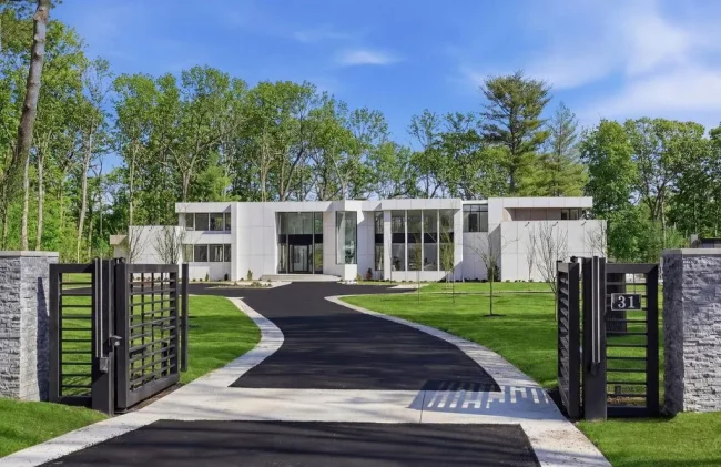 Stunning Ultra-Modern Estate by Gary Gallagher Hits the Market in New York for $10.75M