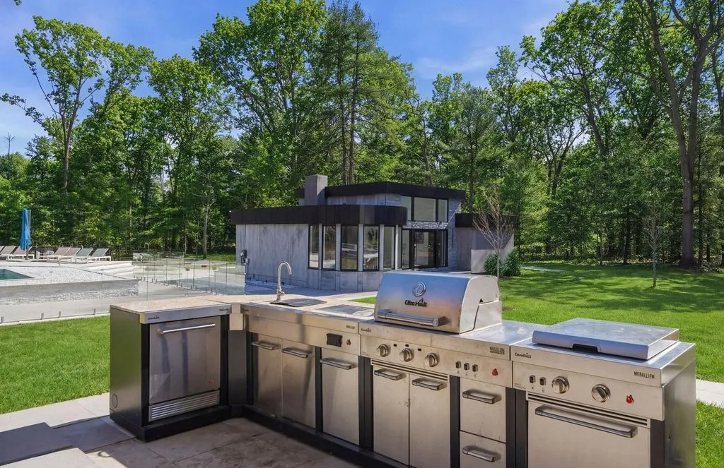 Stunning Ultra-Modern Estate by Gary Gallagher Hits the Market in New York for $10.75M 20 31 Chestnut Hill Drive Spectacular Ultra Modern Estate 21