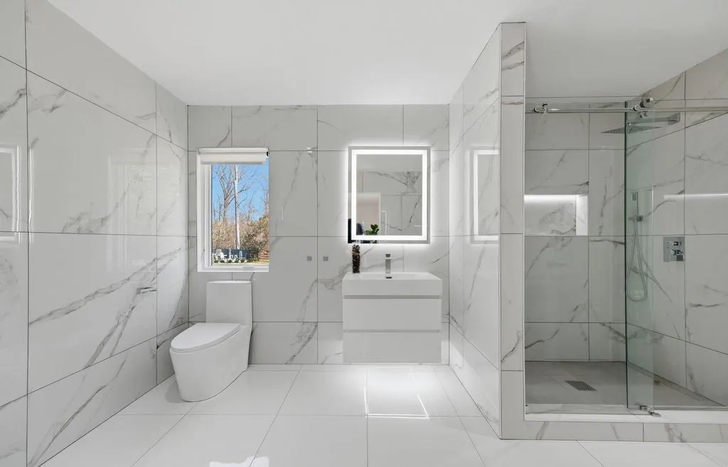 Stunning Ultra-Modern Estate by Gary Gallagher Hits the Market in New York for $10.75M 31 31 Chestnut Hill Drive Spectacular Ultra Modern Estate 24