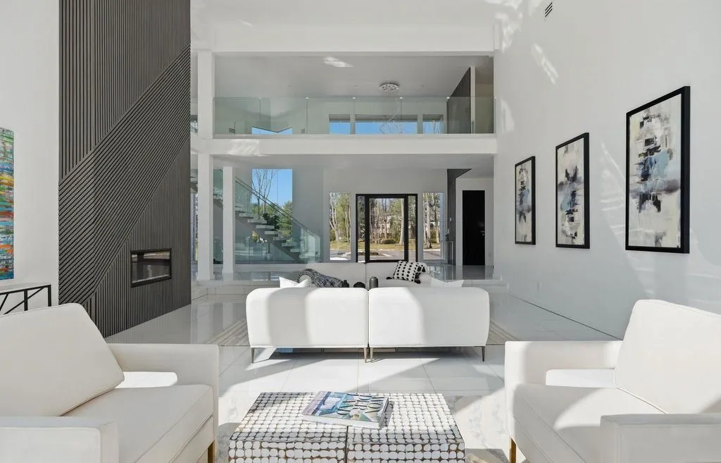 Stunning Ultra-Modern Estate by Gary Gallagher Hits the Market in New York for $10.75M 10 31 Chestnut Hill Drive Spectacular Ultra Modern Estate 7