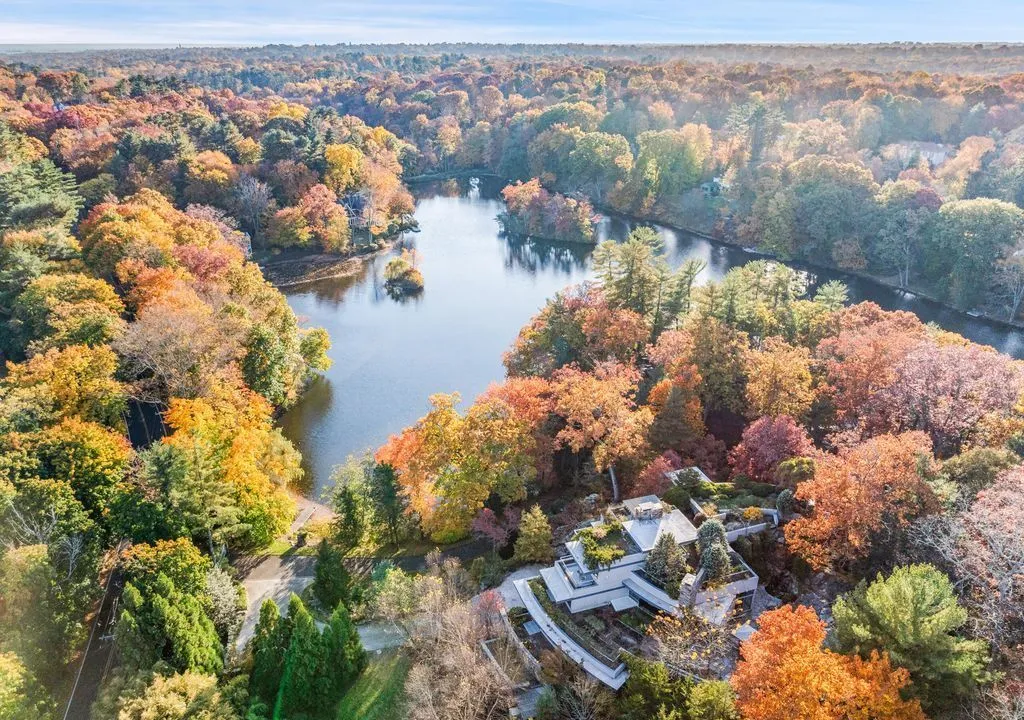 Extraordinary Connecticut Estate Showcasing Scenic Grounds and Refined Living for $14.995 Million 5 326–338 Stanwich Rd Spectacular Park Like Property with Expansive Grounds 1