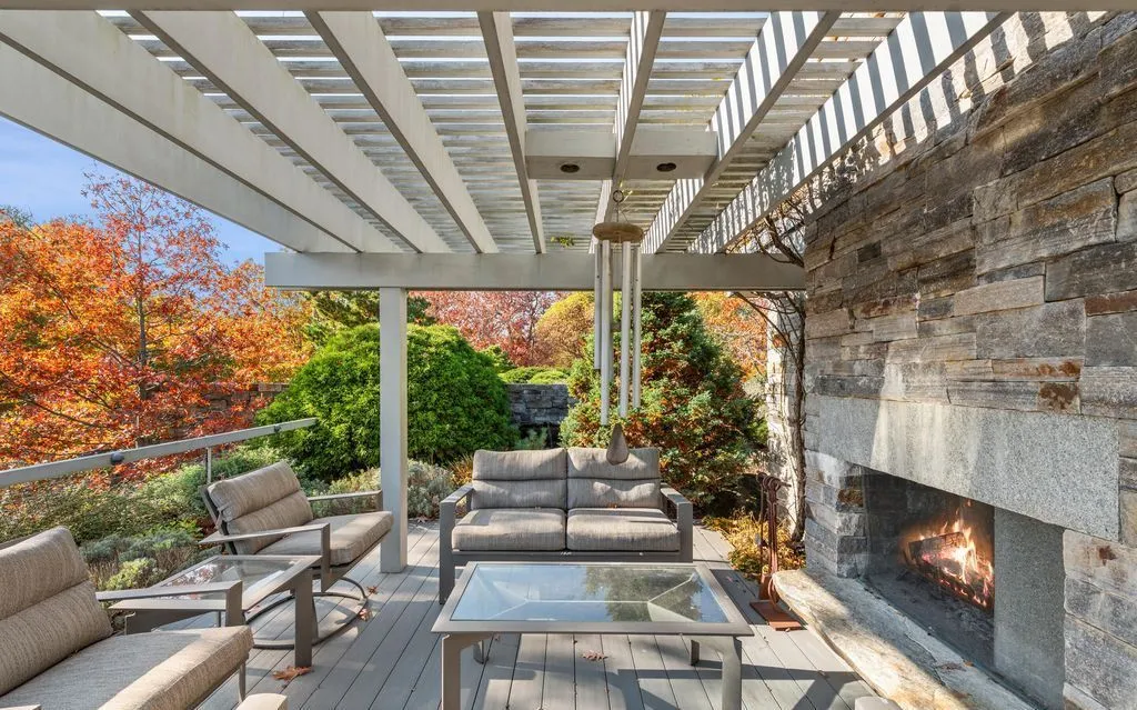 Extraordinary Connecticut Estate Showcasing Scenic Grounds and Refined Living for $14.995 Million 19 326–338 Stanwich Rd Spectacular Park Like Property with Expansive Grounds 15