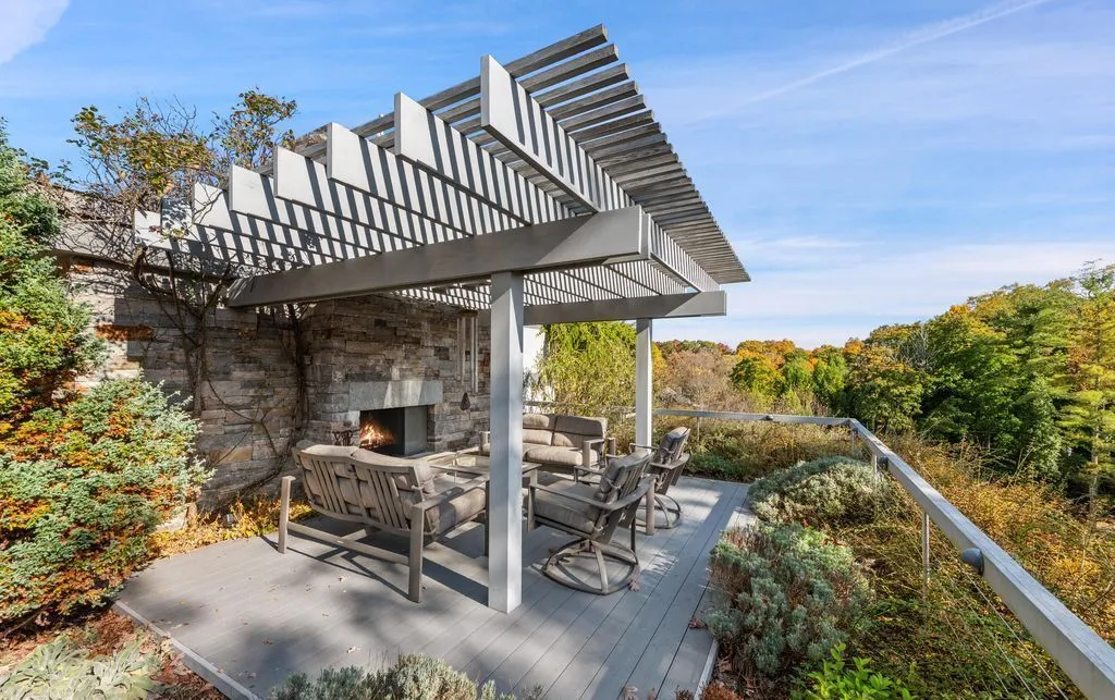 Extraordinary Connecticut Estate Showcasing Scenic Grounds and Refined Living for $14.995 Million 20 326–338 Stanwich Rd Spectacular Park Like Property with Expansive Grounds 16