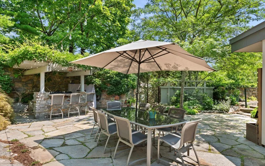 Extraordinary Connecticut Estate Showcasing Scenic Grounds and Refined Living for $14.995 Million 22 326–338 Stanwich Rd Spectacular Park Like Property with Expansive Grounds 18