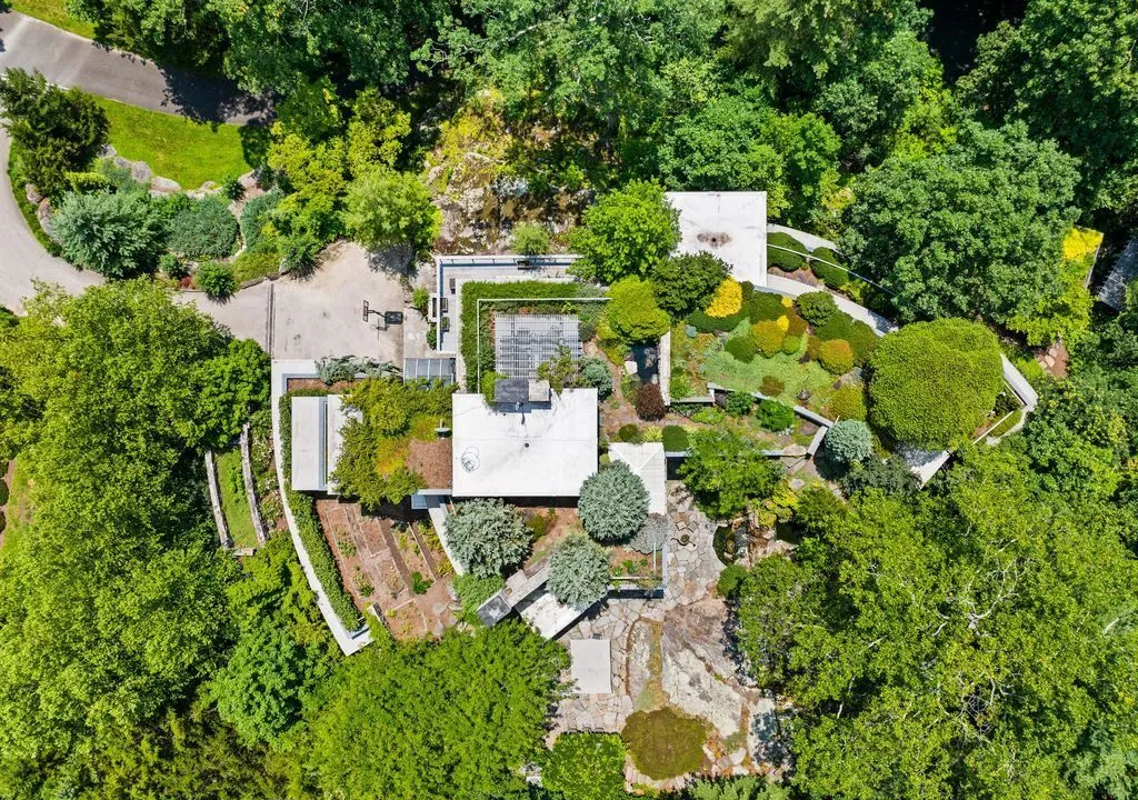 Extraordinary Connecticut Estate Showcasing Scenic Grounds and Refined Living for $14.995 Million 25 326–338 Stanwich Rd Spectacular Park Like Property with Expansive Grounds 21