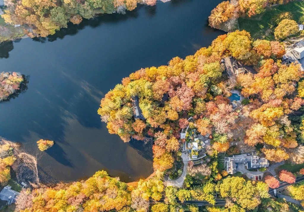 Extraordinary Connecticut Estate Showcasing Scenic Grounds and Refined Living for $14.995 Million 30 326–338 Stanwich Rd Spectacular Park Like Property with Expansive Grounds 27