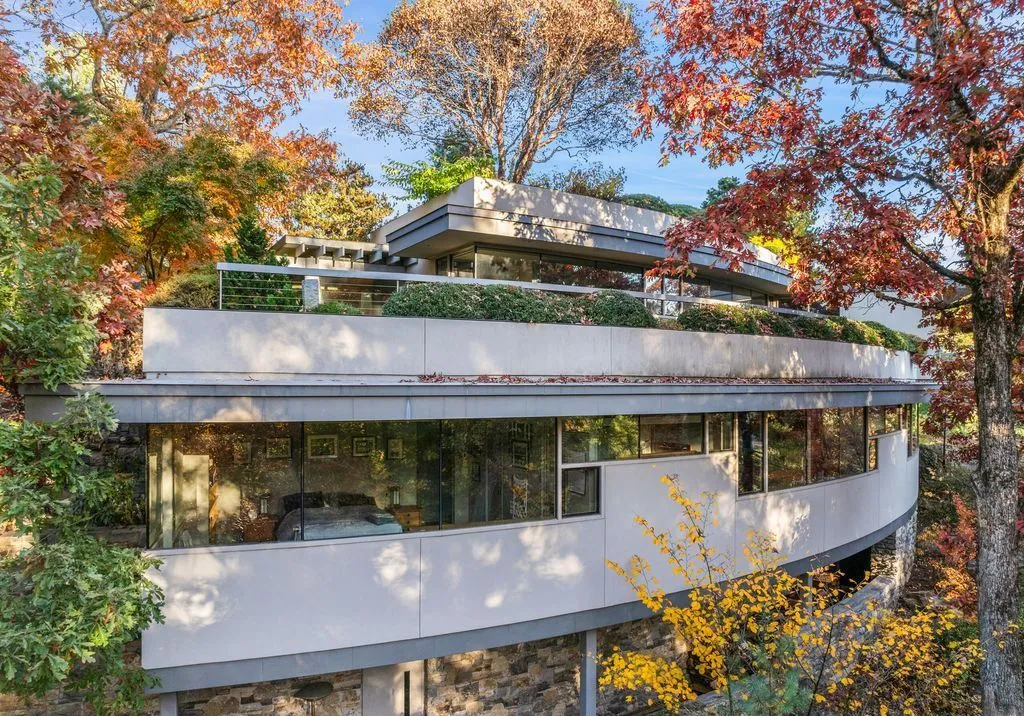 Extraordinary Connecticut Estate Showcasing Scenic Grounds and Refined Living for $14.995 Million 9 326–338 Stanwich Rd Spectacular Park Like Property with Expansive Grounds 8