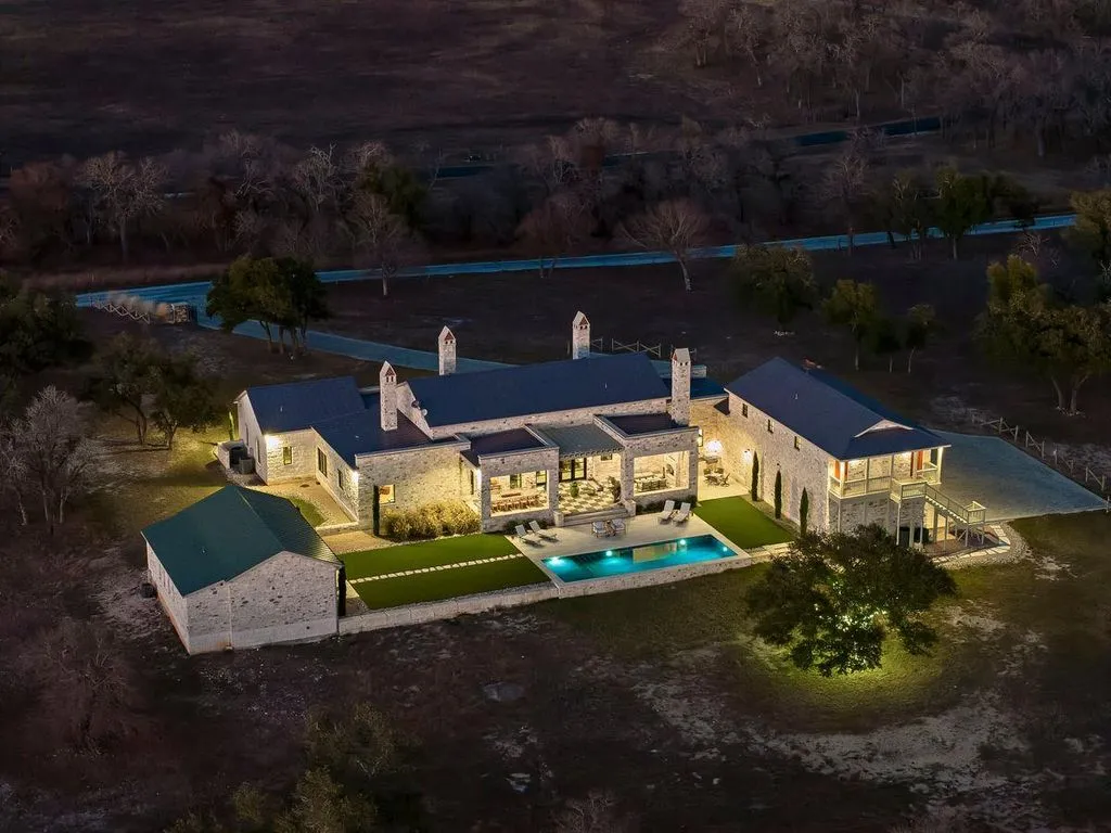Sophisticated Texas Estate Designed for Modern Luxury Lists for $7.495M 6 371 Achtzehn Rd A Stunning 2023 Luxury Estate 5