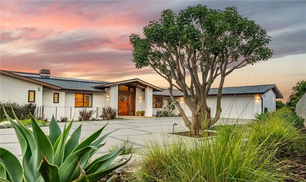 A Striking California Ranch Designed by Criss Gunderson Lists for $19.8M 6 38 Saddleback Rd Delivers Breathtaking Contemporary Elegance 2
