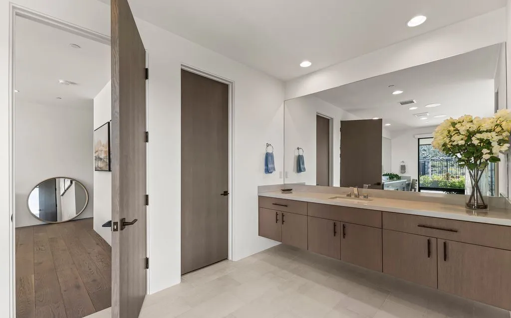 Striking Modern Residence in Arizona Offers Unmatched Desert Mountain Views for $5.75M 19 39870 N 98TH Way An Extraordinary Arizona Retreat Framed by Panoramic Desert Scenery 19