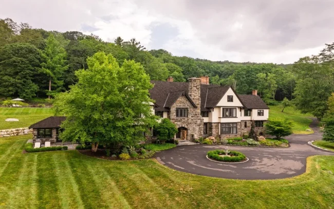 Exquisite Massachusetts Estate Featuring Timeless Grandeur Hits the Market for $7.975 Million