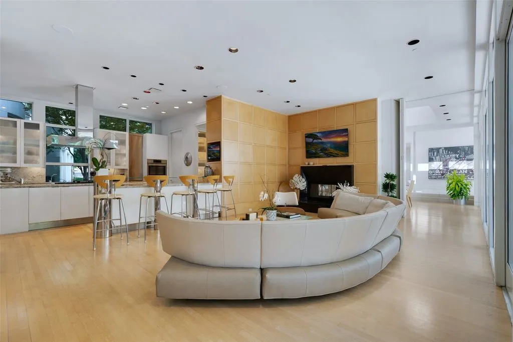 Stunning 3.38-Acre Estate in Dallas Asks $9.15 Million 12 4130 Cochran Chapel Rd Stunning 3.38 Acre Estate 13