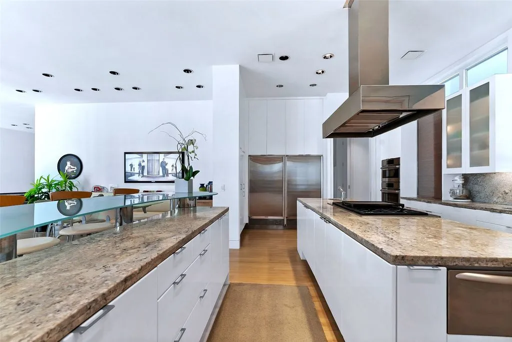 Stunning 3.38-Acre Estate in Dallas Asks $9.15 Million 13 4130 Cochran Chapel Rd Stunning 3.38 Acre Estate 14