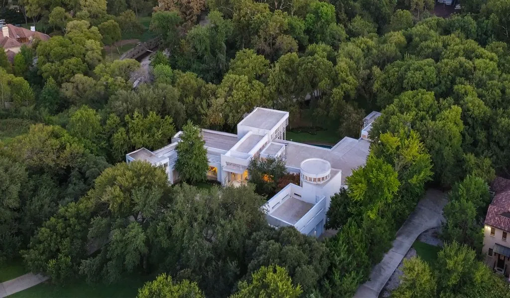 Stunning 3.38-Acre Estate in Dallas Asks $9.15 Million 21 4130 Cochran Chapel Rd Stunning 3.38 Acre Estate 2