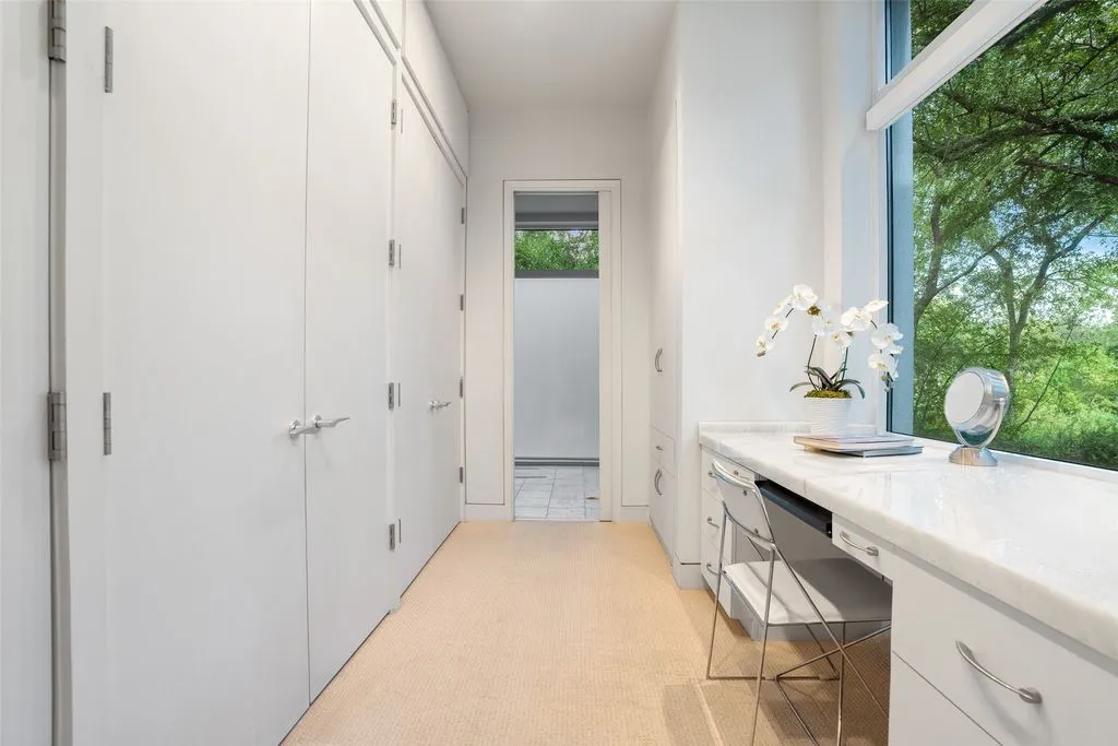 Stunning 3.38-Acre Estate in Dallas Asks $9.15 Million 17 4130 Cochran Chapel Rd Stunning 3.38 Acre Estate 20