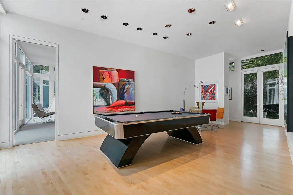 Stunning 3.38-Acre Estate in Dallas Asks $9.15 Million 23 4130 Cochran Chapel Rd Stunning 3.38 Acre Estate 23