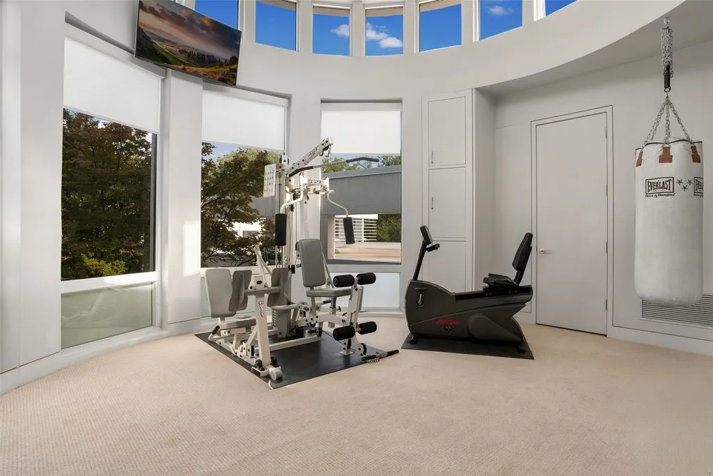 Stunning 3.38-Acre Estate in Dallas Asks $9.15 Million 25 4130 Cochran Chapel Rd Stunning 3.38 Acre Estate 25