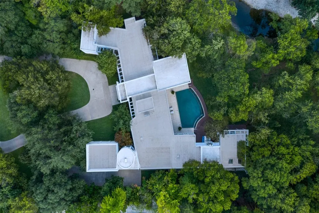 Stunning 3.38-Acre Estate in Dallas Asks $9.15 Million 22 4130 Cochran Chapel Rd Stunning 3.38 Acre Estate 8