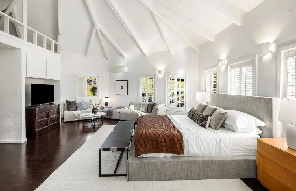 Villa Montebella: A Versatile California Estate for Living or Vacationing Asks $11.249 Million 25 4377 Warm Springs Rd — Breathtaking Luxury Retreat and Vacation Haven 19