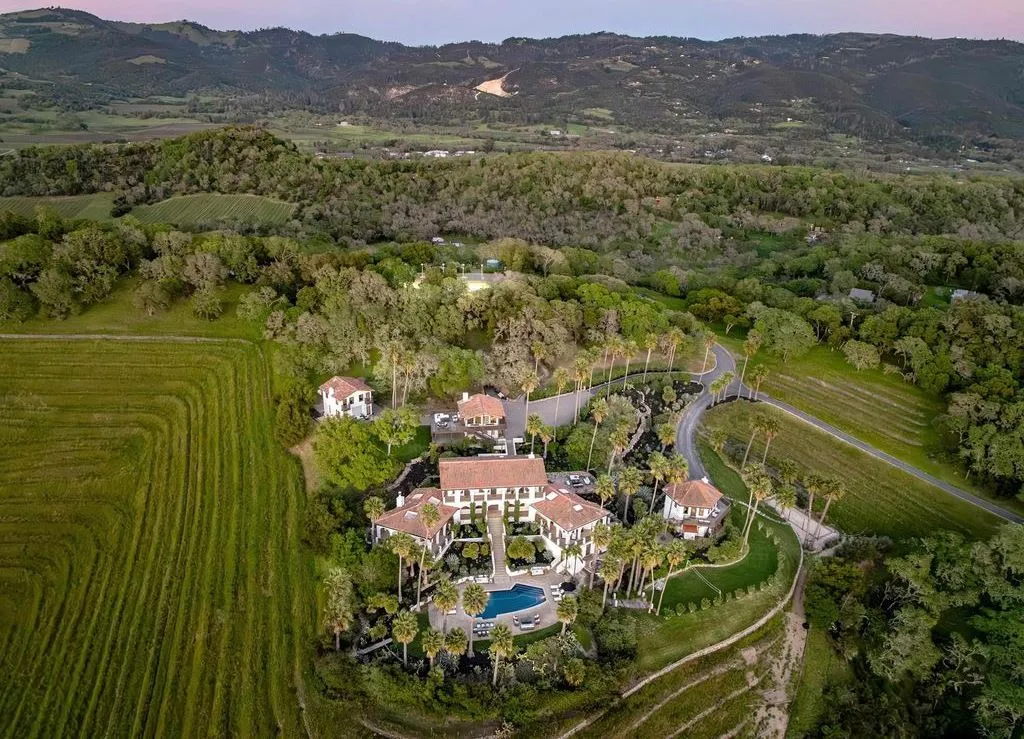 Villa Montebella: A Versatile California Estate for Living or Vacationing Asks $11.249 Million 28 4377 Warm Springs Rd — Breathtaking Luxury Retreat and Vacation Haven 24