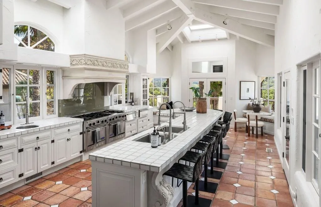 Villa Montebella: A Versatile California Estate for Living or Vacationing Asks $11.249 Million 9 4377 Warm Springs Rd — Breathtaking Luxury Retreat and Vacation Haven 6