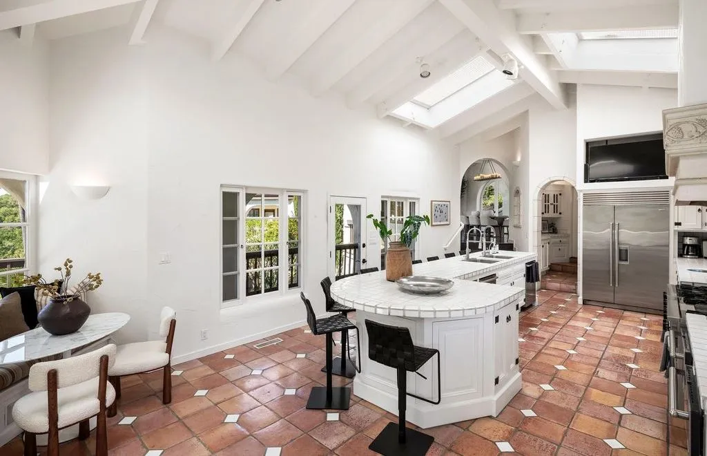 Villa Montebella: A Versatile California Estate for Living or Vacationing Asks $11.249 Million 10 4377 Warm Springs Rd — Breathtaking Luxury Retreat and Vacation Haven 7